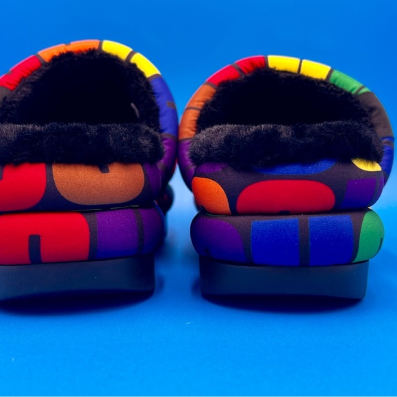 🌈 Women’s UGG Pride Slide - Picture 4 of 8